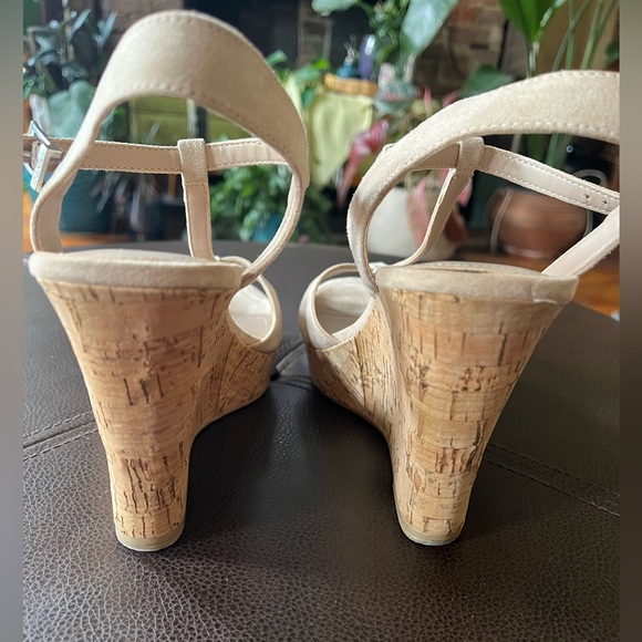 Charles by Charles David wedge sandals - Picture 5 of 6